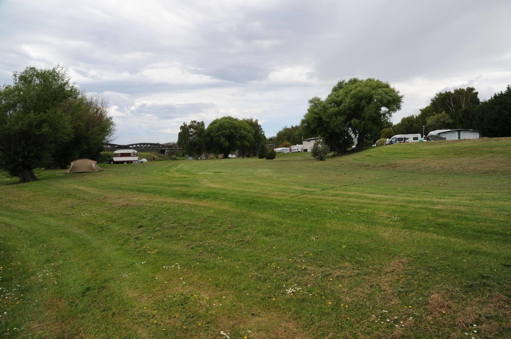 Blenheim Bridges Holiday Park Exterior foto