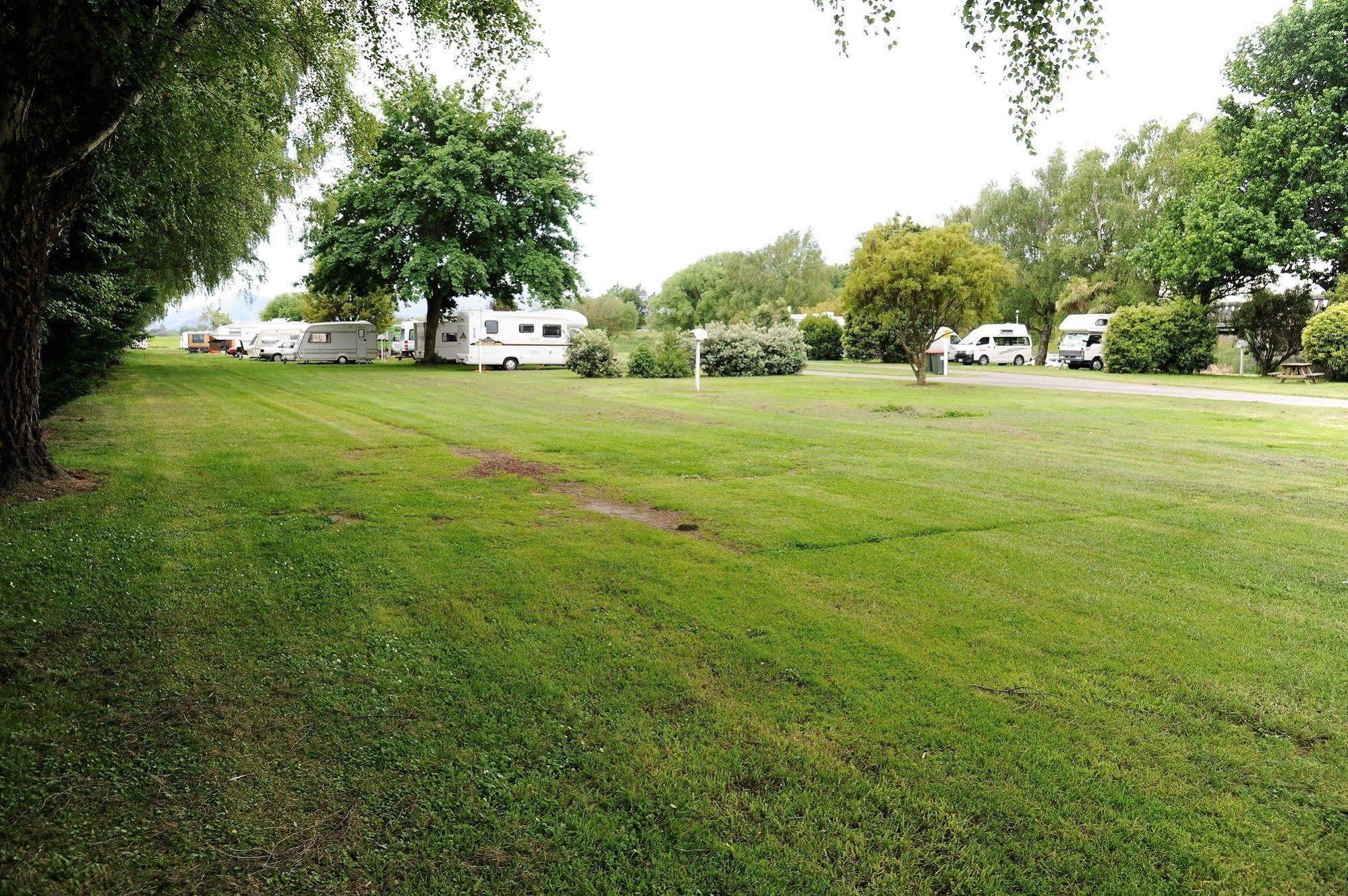 Blenheim Bridges Holiday Park Exterior foto